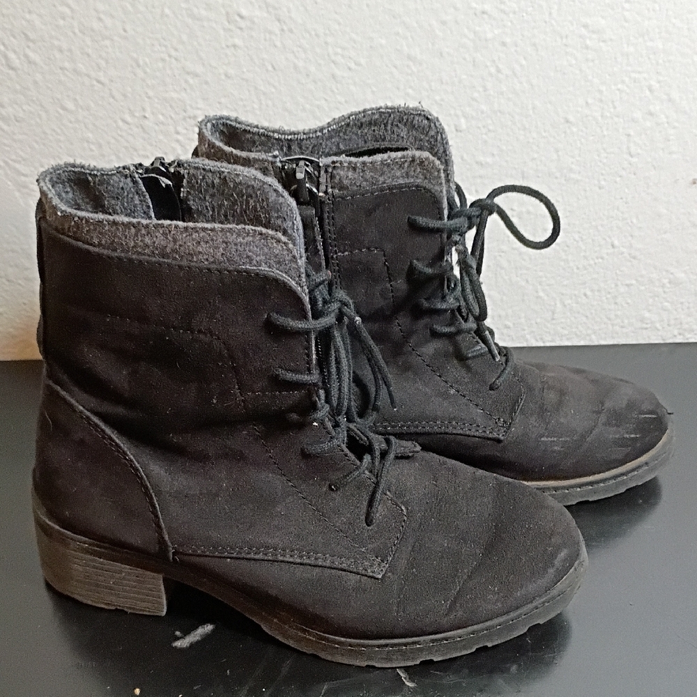 Women's Black Universal Thread Boots